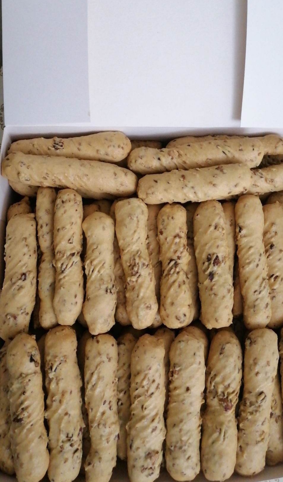 بشكوطو بالجلجلان و اللوز